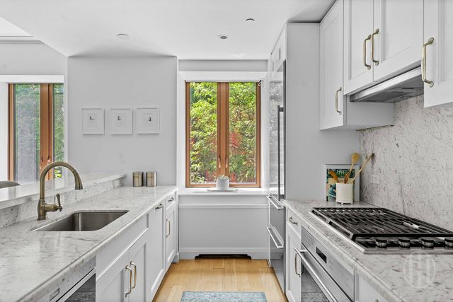 225 E 19th St Apt 203, New York City, NY 10003