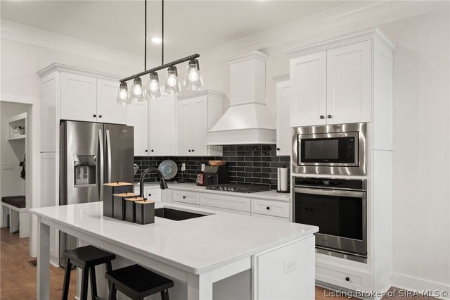 326 Tuscany Drive, Floyds Knobs, IN 47119