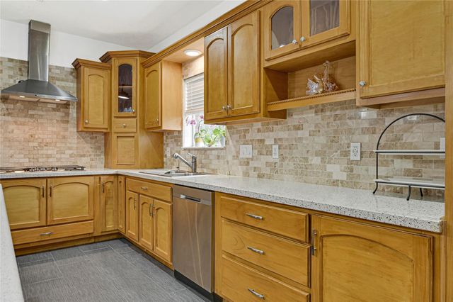 6130 Summerville Lane, Houston, TX 77041