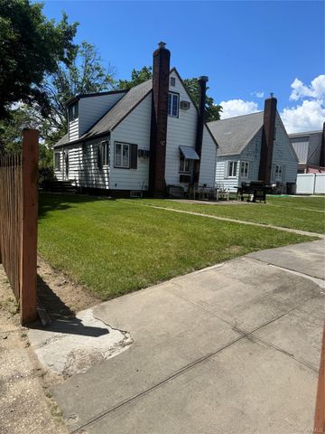 8019 Grand Central Parkway, East Elmhurst, NY 11370