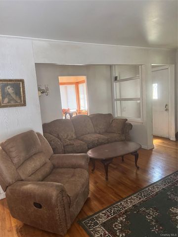 8019 Grand Central Parkway, East Elmhurst, NY 11370