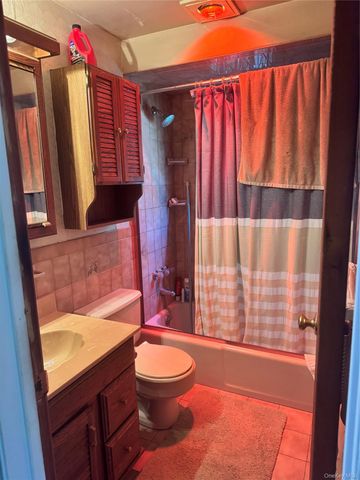 8019 Grand Central Parkway, East Elmhurst, NY 11370