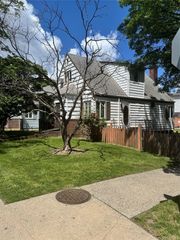 8019 Grand Central Parkway, East Elmhurst, NY 11370