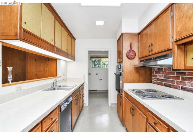 558 Lakewood Cir, Walnut Creek, CA 94598