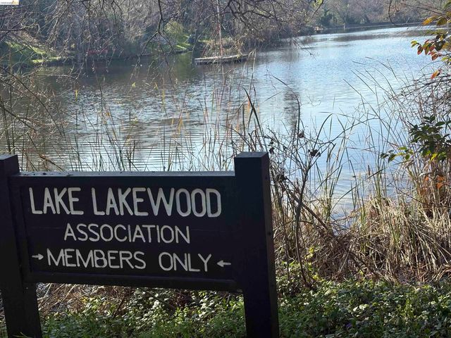 558 Lakewood Cir, Walnut Creek, CA 94598