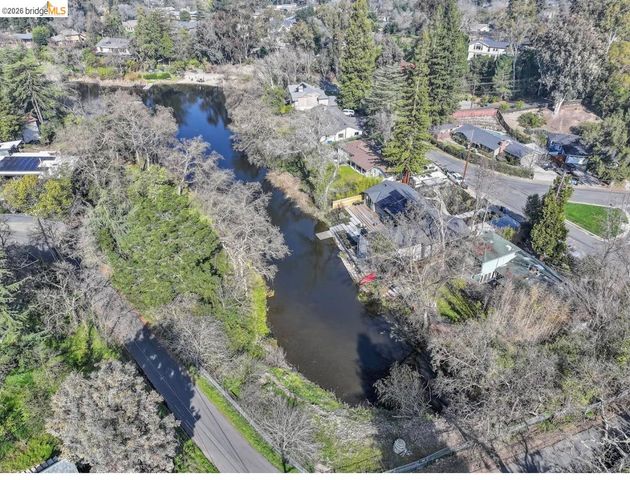 558 Lakewood Cir, Walnut Creek, CA 94598