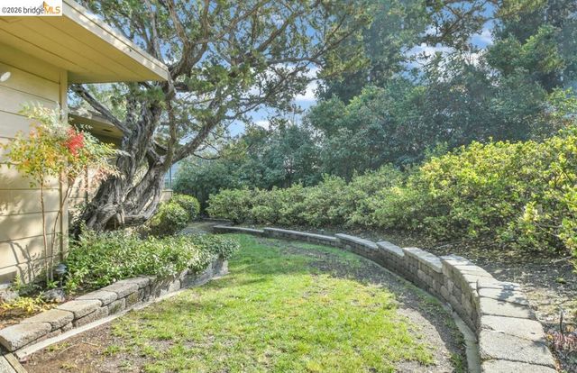 558 Lakewood Cir, Walnut Creek, CA 94598