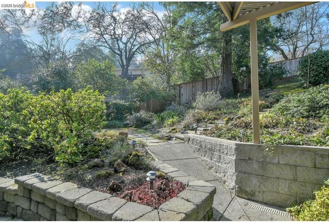 558 Lakewood Cir, Walnut Creek, CA 94598