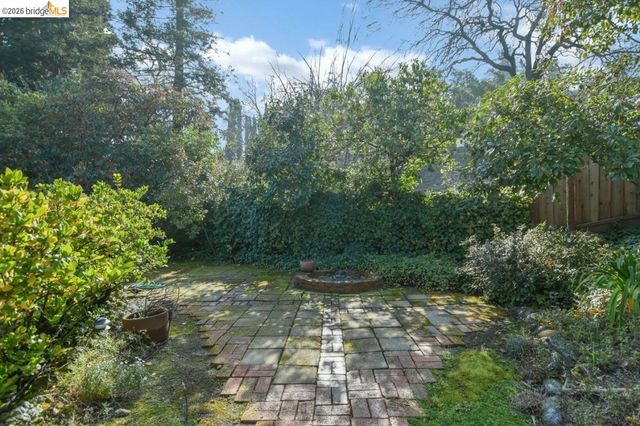 558 Lakewood Cir, Walnut Creek, CA 94598