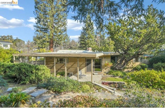 558 Lakewood Cir, Walnut Creek, CA 94598