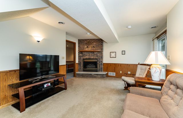 642 Chalet Drive NW, Rochester, MN 55901