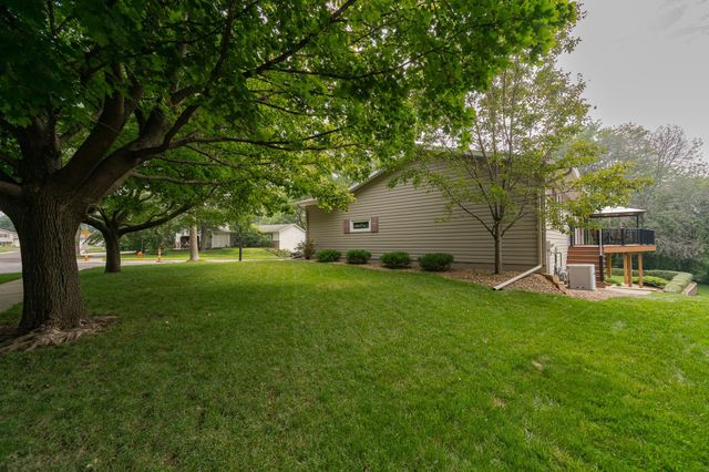 642 Chalet Drive NW, Rochester, MN 55901