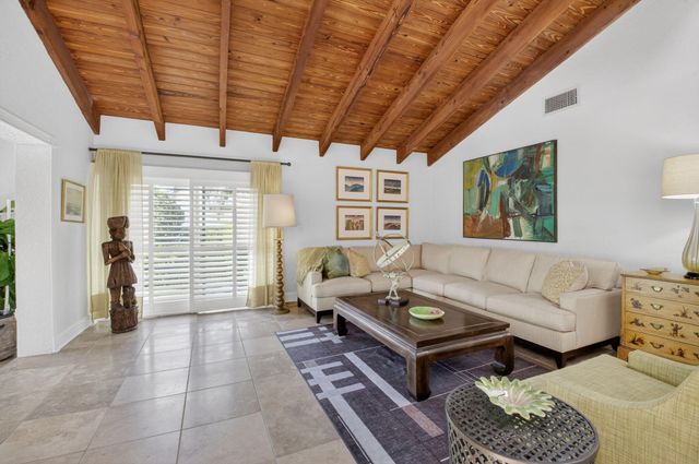 706 Foxpointe Circle, Delray Beach, FL 33445