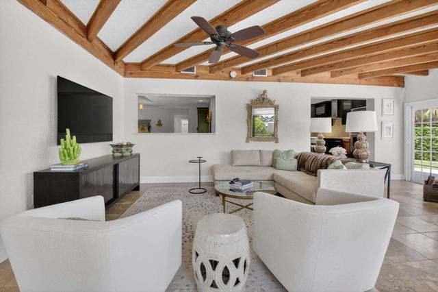 706 Foxpointe Circle, Delray Beach, FL 33445