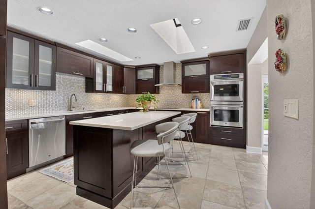 706 Foxpointe Circle, Delray Beach, FL 33445
