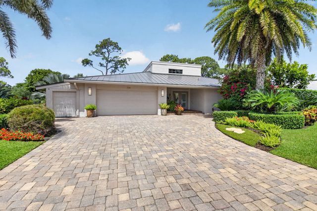 706 Foxpointe Circle, Delray Beach, FL 33445