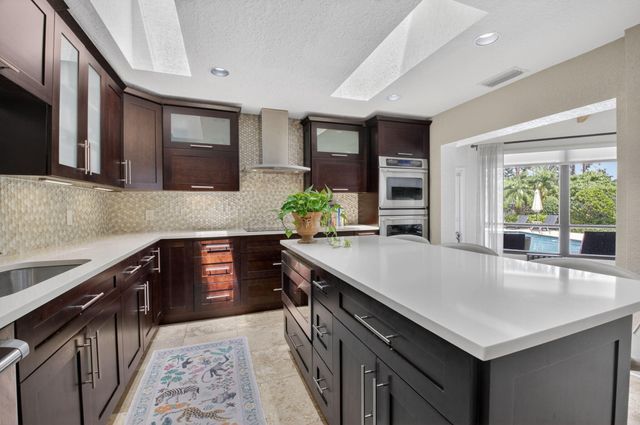 706 Foxpointe Circle, Delray Beach, FL 33445
