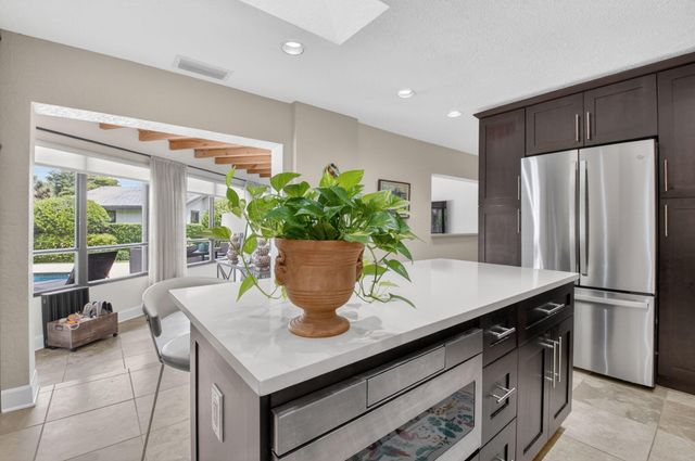 706 Foxpointe Circle, Delray Beach, FL 33445