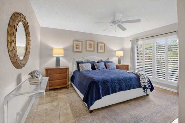 706 Foxpointe Circle, Delray Beach, FL 33445