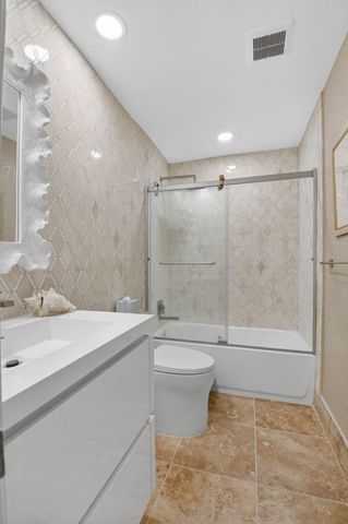 706 Foxpointe Circle, Delray Beach, FL 33445