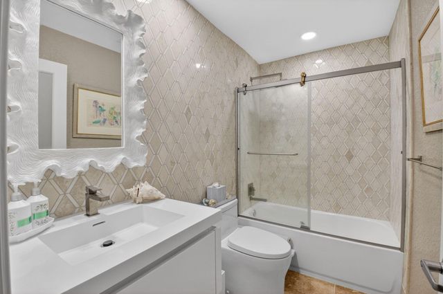 706 Foxpointe Circle, Delray Beach, FL 33445