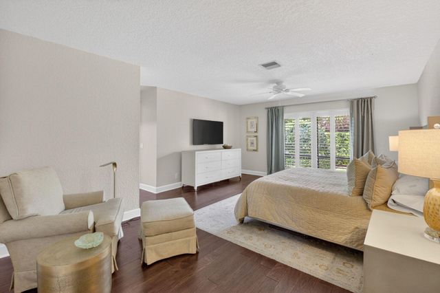 706 Foxpointe Circle, Delray Beach, FL 33445