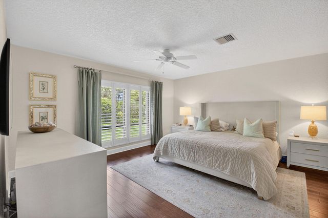 706 Foxpointe Circle, Delray Beach, FL 33445