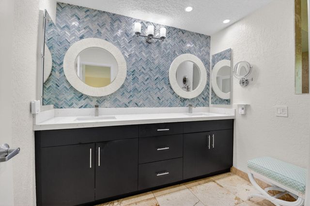 706 Foxpointe Circle, Delray Beach, FL 33445