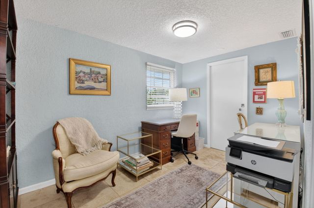 706 Foxpointe Circle, Delray Beach, FL 33445