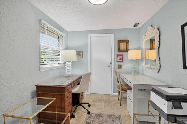 706 Foxpointe Circle, Delray Beach, FL 33445