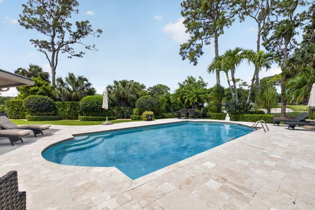 706 Foxpointe Circle, Delray Beach, FL 33445