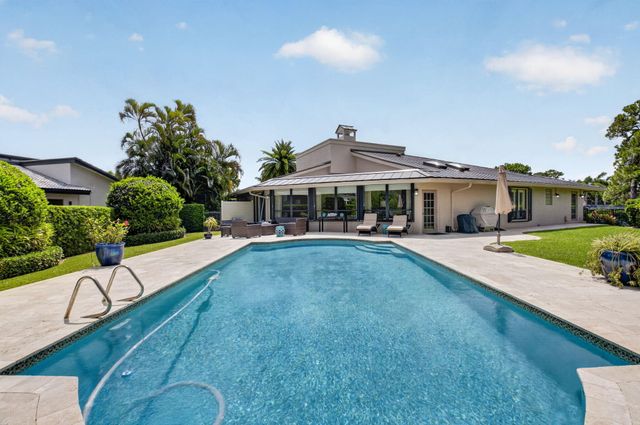 706 Foxpointe Circle, Delray Beach, FL 33445