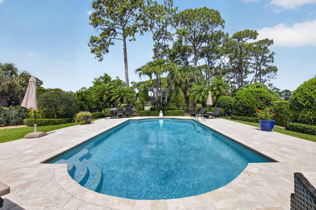 706 Foxpointe Circle, Delray Beach, FL 33445