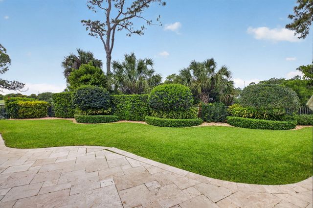 706 Foxpointe Circle, Delray Beach, FL 33445