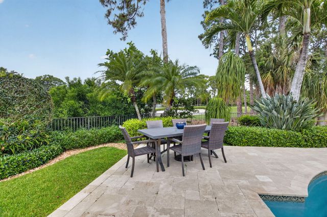 706 Foxpointe Circle, Delray Beach, FL 33445