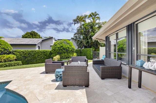 706 Foxpointe Circle, Delray Beach, FL 33445