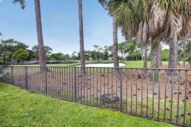 706 Foxpointe Circle, Delray Beach, FL 33445