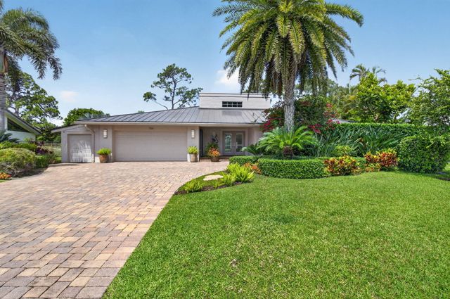 706 Foxpointe Circle, Delray Beach, FL 33445