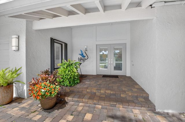 706 Foxpointe Circle, Delray Beach, FL 33445