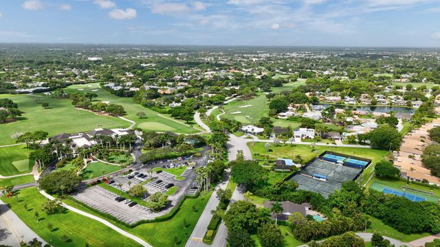 706 Foxpointe Circle, Delray Beach, FL 33445