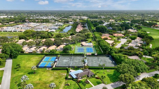706 Foxpointe Circle, Delray Beach, FL 33445