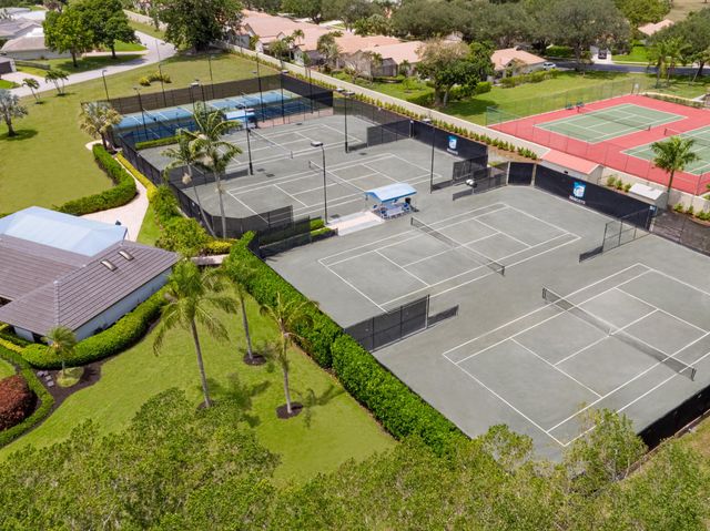 706 Foxpointe Circle, Delray Beach, FL 33445