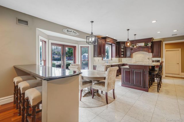 8 Kimberly Court, Manorville, NY 11949