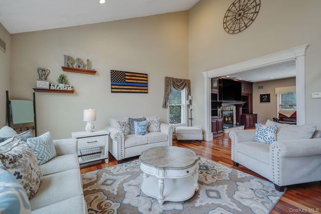 8 Kimberly Court, Manorville, NY 11949