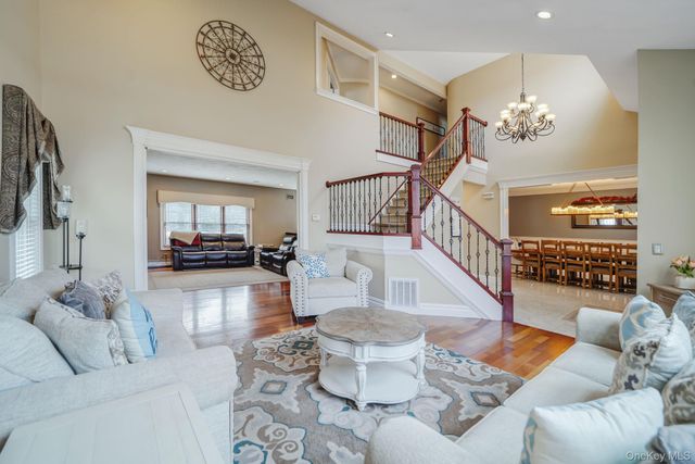 8 Kimberly Court, Manorville, NY 11949