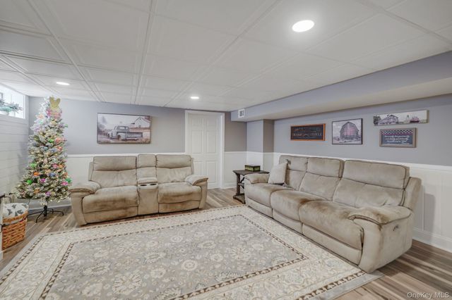 8 Kimberly Court, Manorville, NY 11949