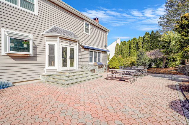 8 Kimberly Court, Manorville, NY 11949