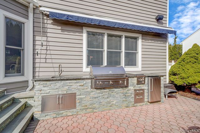 8 Kimberly Court, Manorville, NY 11949