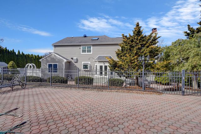 8 Kimberly Court, Manorville, NY 11949