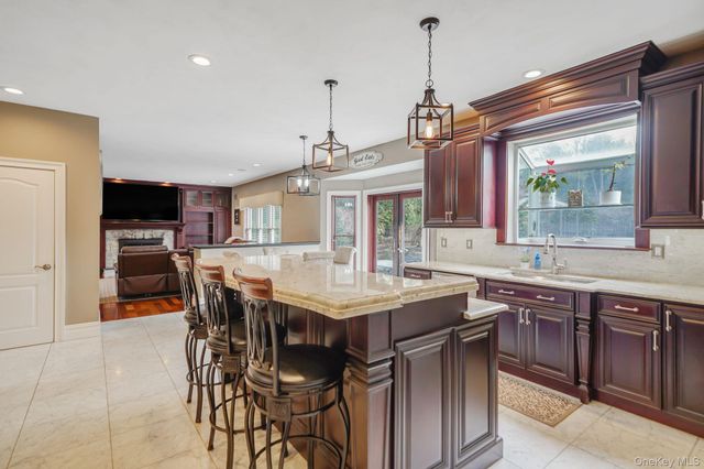 8 Kimberly Court, Manorville, NY 11949